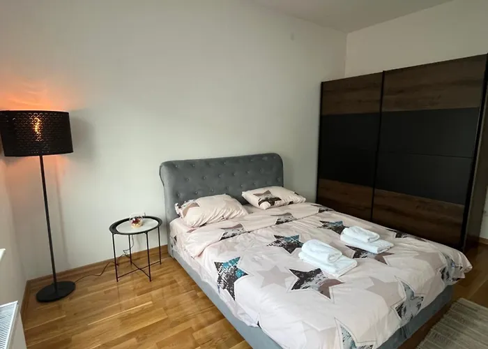 Golden Royal Sm アパート