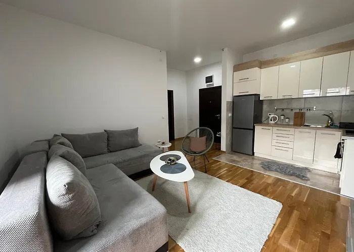 アパート Golden Royal Sm クラグイェヴァツ